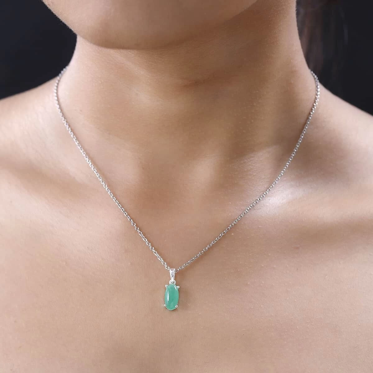 Green Jade (D) Solitaire Pendant In Sterling Silver With Stainless Steel Necklace (20 Inches) 2.50 Ctw 5 Green Jade (D) Solitaire Pendant In Sterling Silver With Stainless Steel Necklace (20 Inches) 2.50 Ctw - Image 3