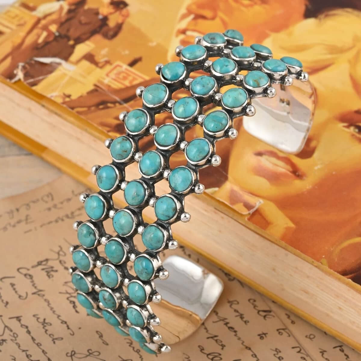 SANTA FE Style Turquoise Cuff Bracelet In Sterling Silver (7.00 In) (30.15 G) 7.50 Ctw 4 SANTA FE Style Turquoise Cuff Bracelet In Sterling Silver (7.00 In) (30.15 G) 7.50 Ctw - Image 2
