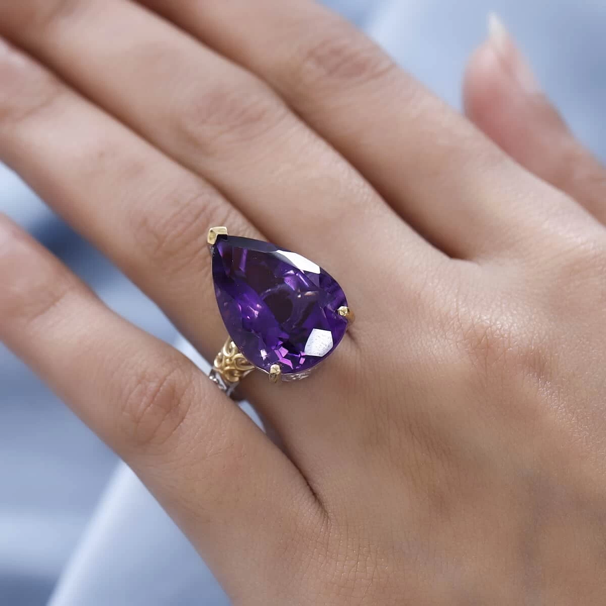Amethyst Solitaire Ring In Vermeil YG And Platinum Over Sterling Silver 18.65 Ctw 5 Amethyst Solitaire Ring In Vermeil YG And Platinum Over Sterling Silver 18.65 Ctw - Image 3