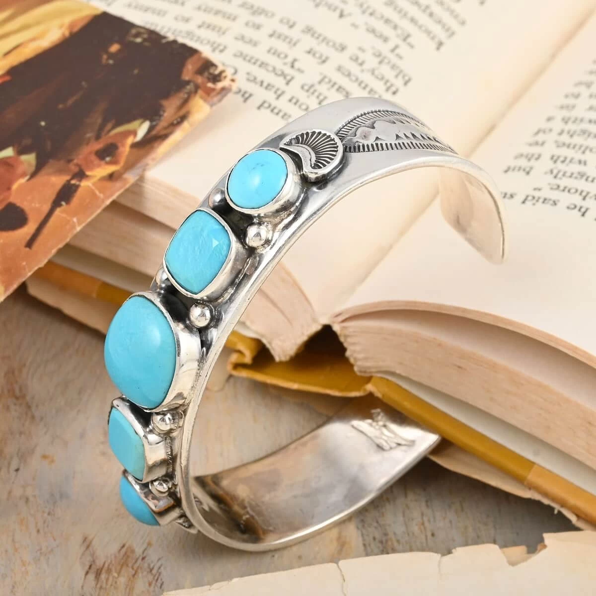 Santa Fe Style Kingman Turquoise Cuff Bracelet In Sterling Silver (Adjustable) 24.25 Ctw 4 Santa Fe Style Kingman Turquoise Cuff Bracelet In Sterling Silver (Adjustable) 24.25 Ctw - Image 2