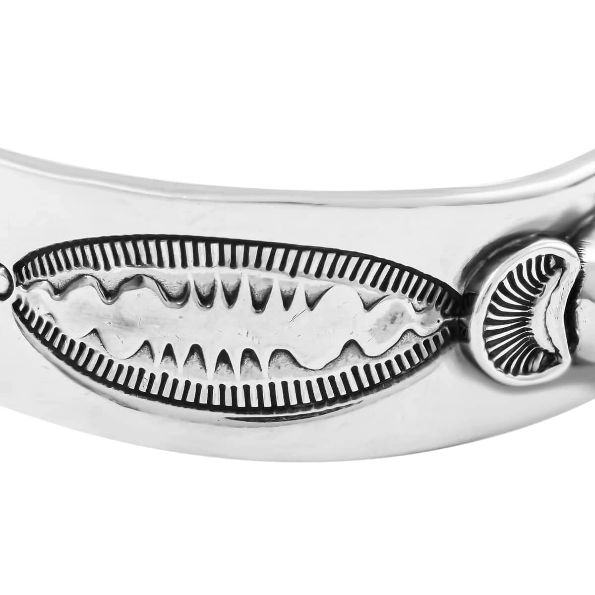 Santa Fe Style Kingman Turquoise Cuff Bracelet In Sterling Silver (Adjustable) 24.25 Ctw 6 Santa Fe Style Kingman Turquoise Cuff Bracelet In Sterling Silver (Adjustable) 24.25 Ctw - Image 4