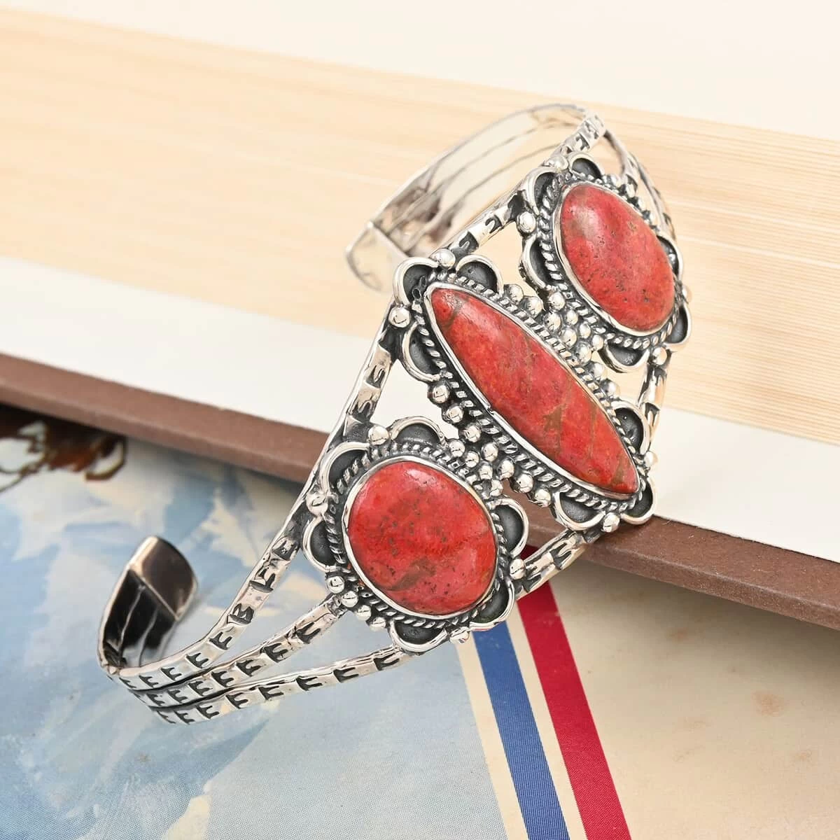 Santa Fe Style Plum Coral Cuff Bracelet In Sterling Silver (6.50 In) 22.50 Ctw 4 Santa Fe Style Plum Coral Cuff Bracelet In Sterling Silver (6.50 In) 22.50 Ctw - Image 2