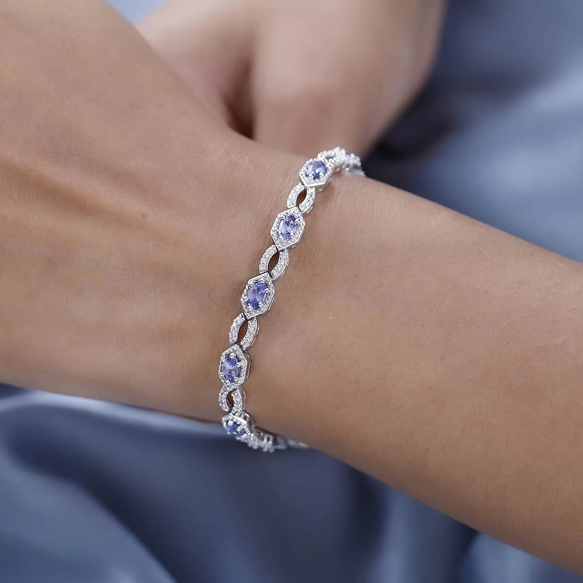 Tanzanite And White Zircon Bracelet In Platinum Over Sterling Silver (6.50 In) 2.50 Ctw 5 Tanzanite And White Zircon Bracelet In Platinum Over Sterling Silver (6.50 In) 2.50 Ctw - Image 3