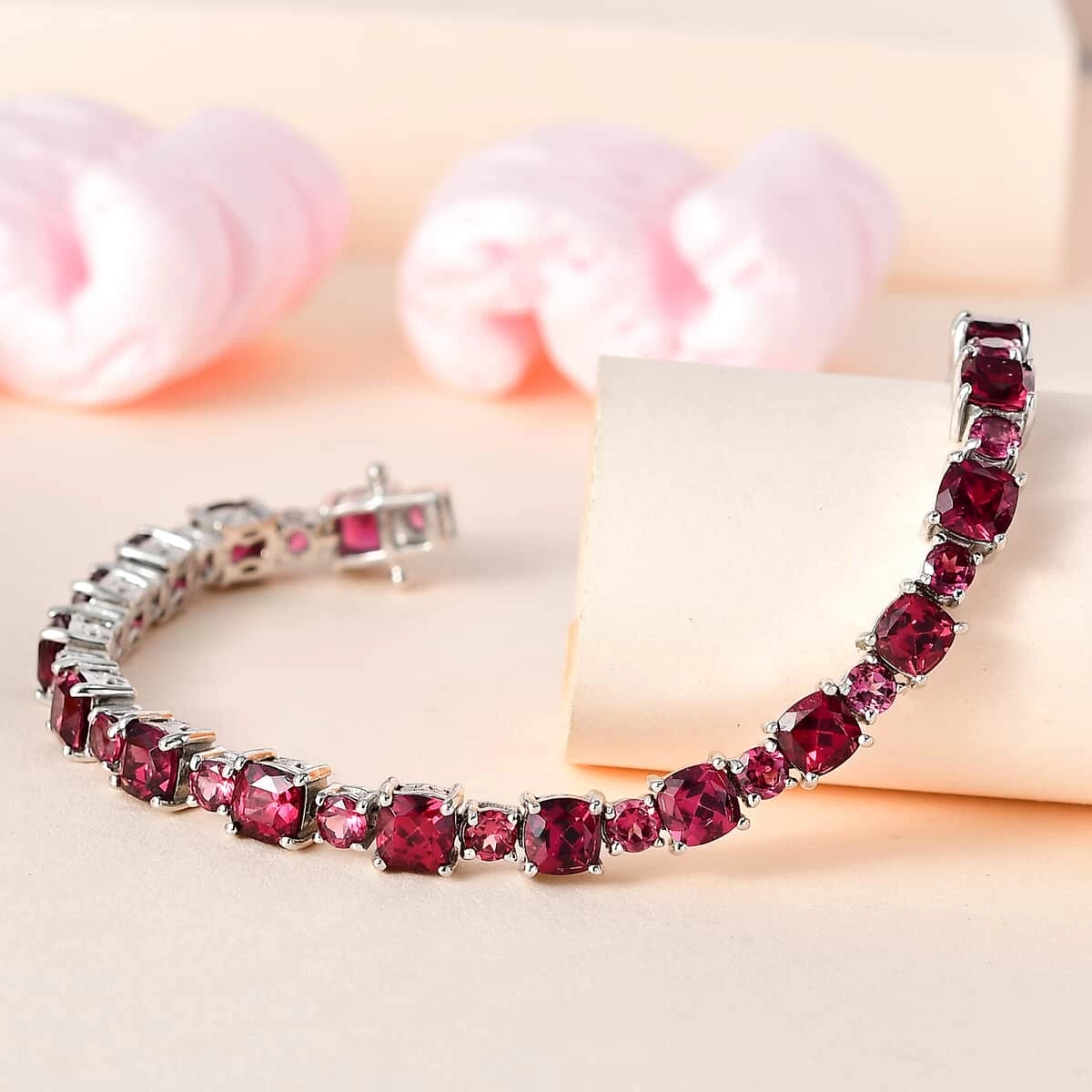 Tanzanian Rhodolite Garnet Bracelet In Platinum Over Sterling Silver (6.50 In) 15.60 Ctw 4 Tanzanian Rhodolite Garnet Bracelet In Platinum Over Sterling Silver (6.50 In) 15.60 Ctw - Image 2