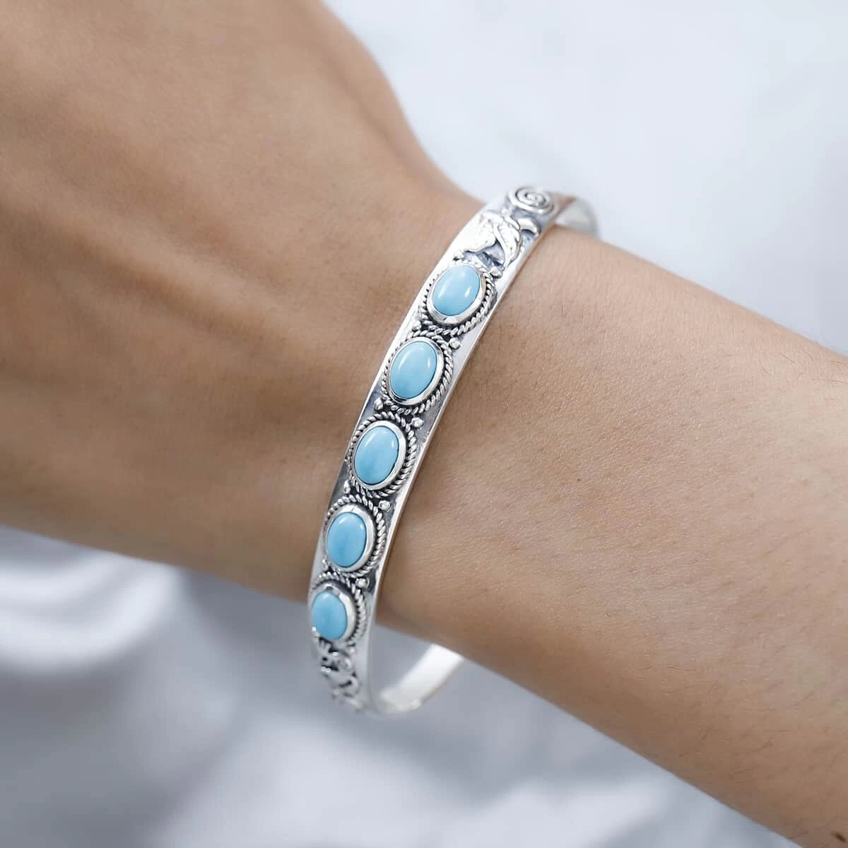 Artisan Crafted Sleeping Beauty Turquoise Cuff Bracelet In Sterling Silver (7.25 In) 3.50 Ctw 5 Artisan Crafted Sleeping Beauty Turquoise Cuff Bracelet In Sterling Silver (7.25 In) 3.50 Ctw - Image 3