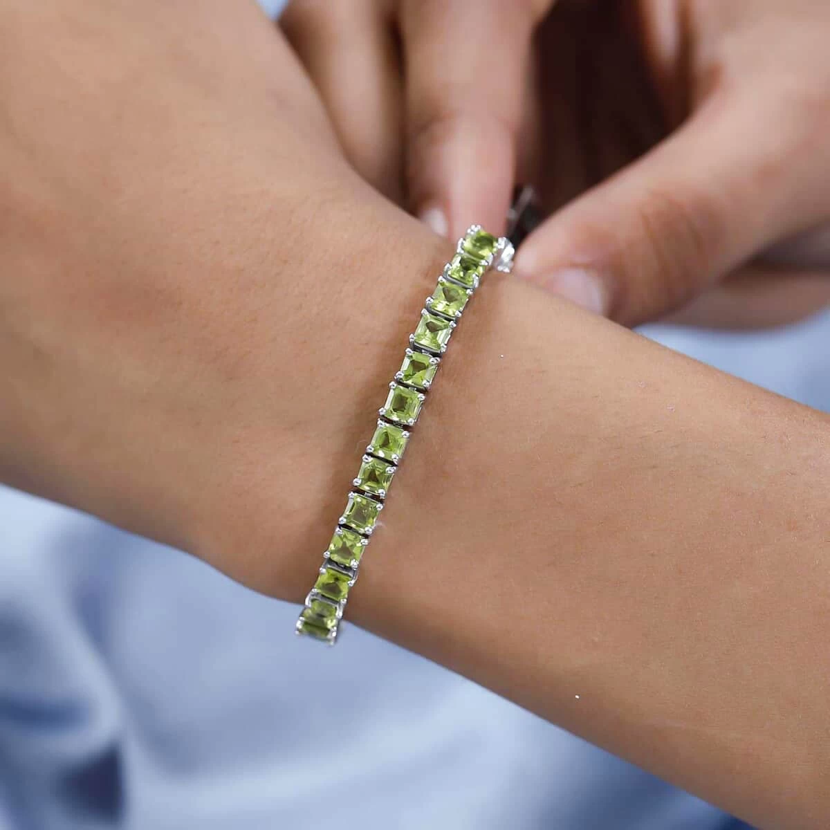 Asscher Cut Arizona Peridot Tennis Bracelet In Vermeil Yellow Gold Over Sterling Silver (8.00 In) 14.75 Ctw 5 Asscher Cut Arizona Peridot Tennis Bracelet In Vermeil Yellow Gold Over Sterling Silver (8.00 In) 14.75 Ctw - Image 3