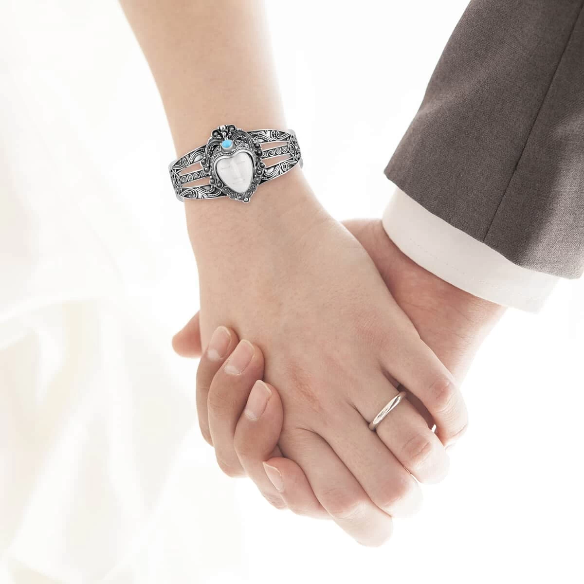 DOORBUSTER BALI GODDESS Carved Bone, Natural Arizona Sleeping Beauty Turquoise Cuff Bracelet In Sterling Silver (7.25 In) (39.55 G) 0.65 Ctw 5 DOORBUSTER BALI GODDESS Carved Bone, Natural Arizona Sleeping Beauty Turquoise Cuff Bracelet In Sterling Silver (7.25 In) (39.55 G) 0.65 Ctw - Image 3