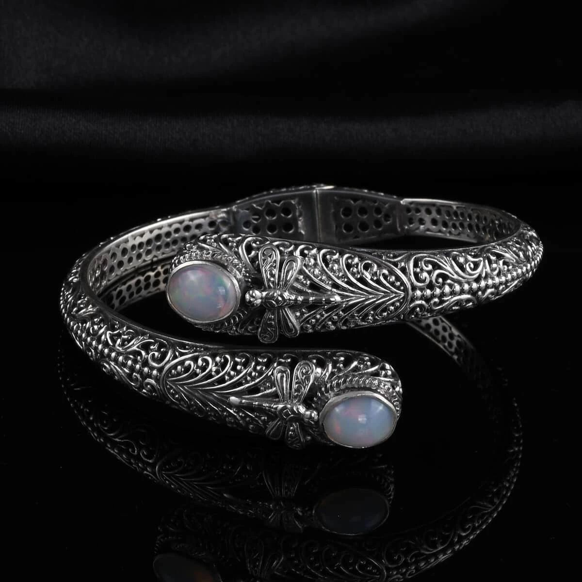 DOORBUSTER BALI LEGACY Ethiopian Welo Opal Cuff Bracelet In Sterling Silver (7.50 In) (30 G) 3.20 Ctw 4 DOORBUSTER BALI LEGACY Ethiopian Welo Opal Cuff Bracelet In Sterling Silver (7.50 In) (30 G) 3.20 Ctw - Image 2